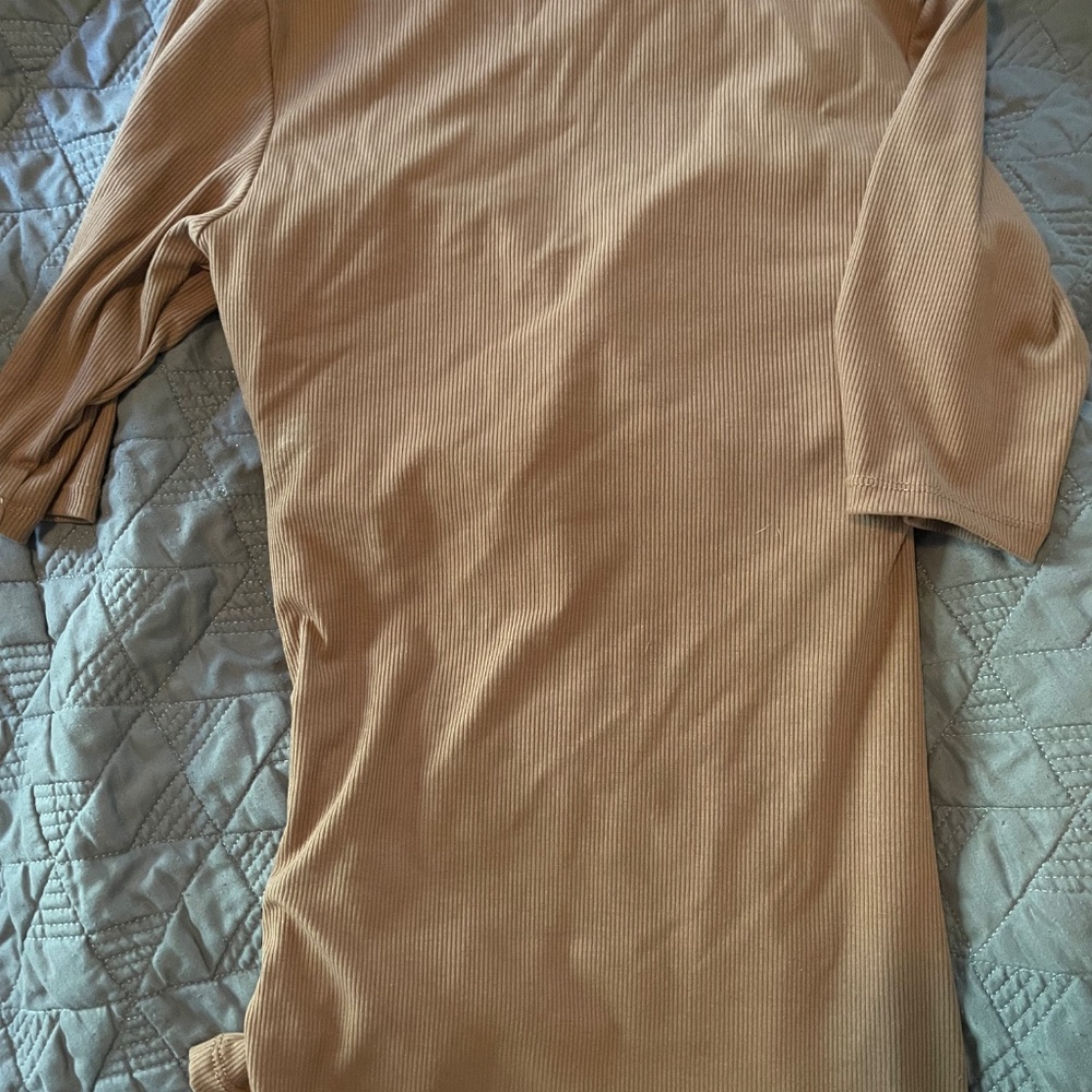Klassy Network Ribbed Tee - Picture 3 of 3
